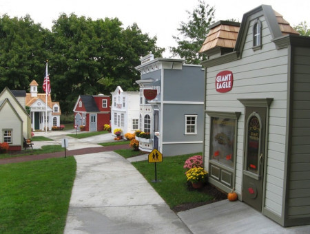 Outdoor Main Street Playhouses (Pittsburgh, PA)
